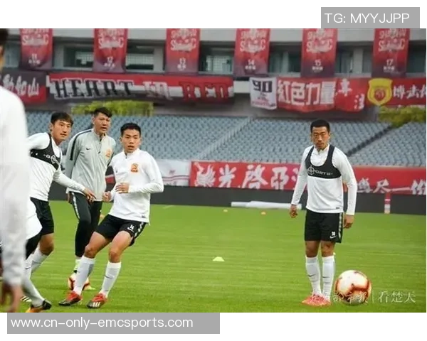 中超联赛第20轮武汉卓尔迎战上海上港争夺关键三分之战